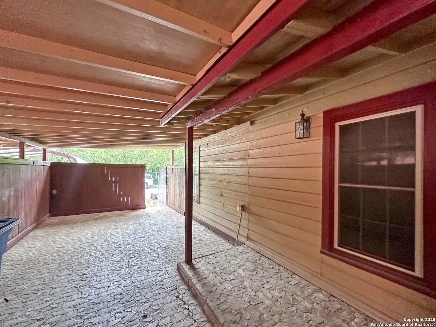 547 Queen Anne Ct