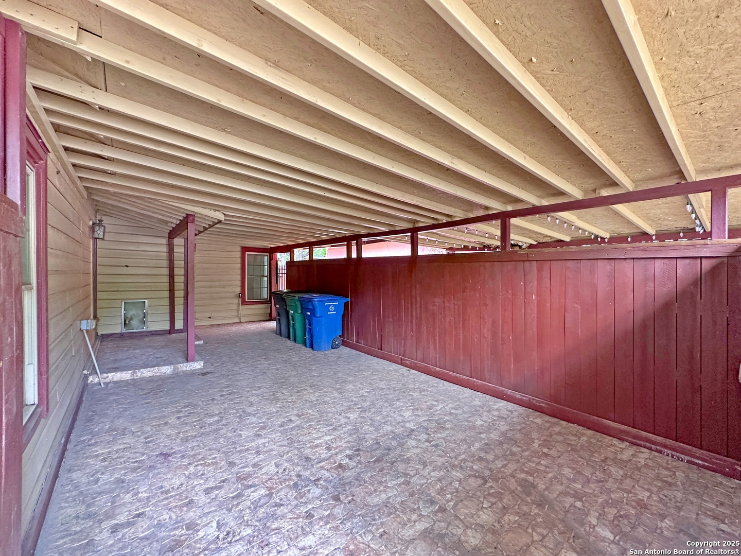 547 Queen Anne Ct