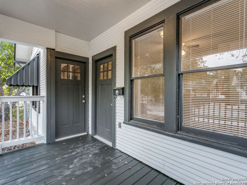 Photo of 1035 W Elsmere, San Antonio, TX 78201 (MLS # 1926393)