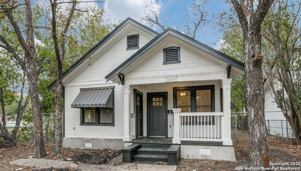 Photo of 1035 W Elsmere, San Antonio, TX 78201 (MLS # 1926393)