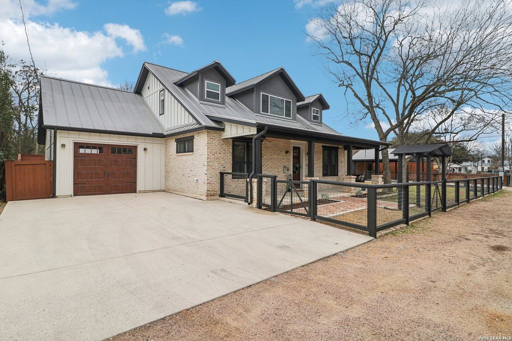 Photo of 115 &amp; 113 E Evergreen, Boerne, TX 78006 (MLS # 1951737)