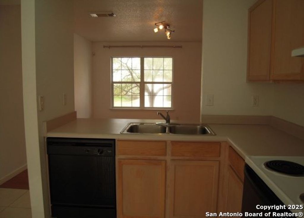 Photo of 10106 Trailhead Pass, San Antonio, TX 78251 (MLS # 1879981)