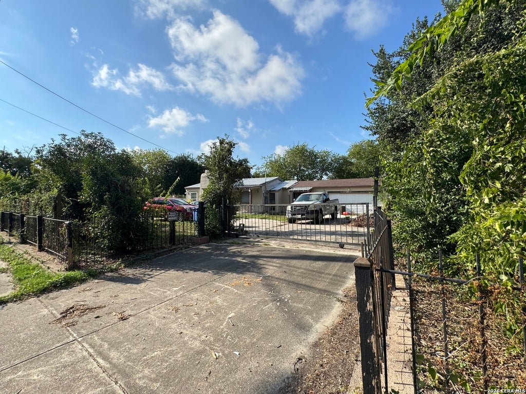 Photo of 424 Babcock Rd., San Antonio, TX 78201 (MLS # 2023147)