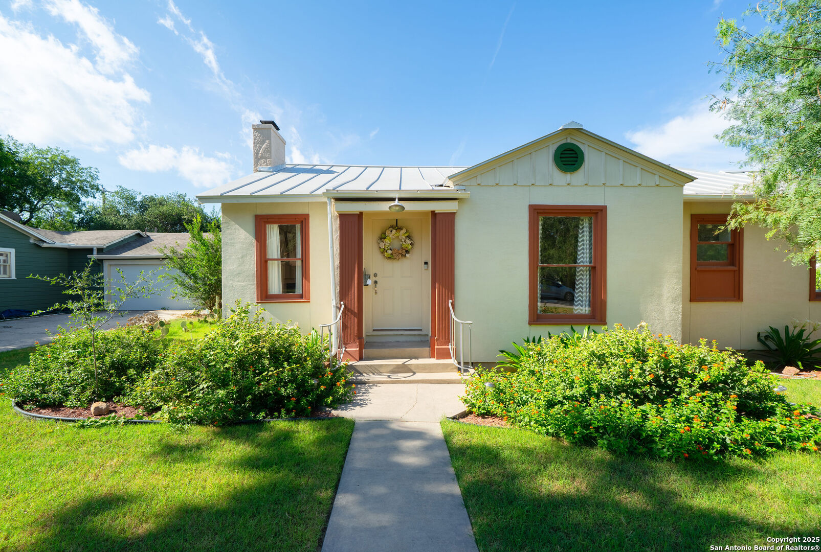 128 E Elmview Pl