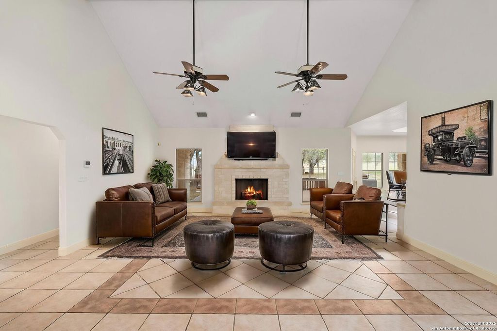 Photo of 231 Broken Arrow, Floresville, TX 78114 (MLS # 1891337)