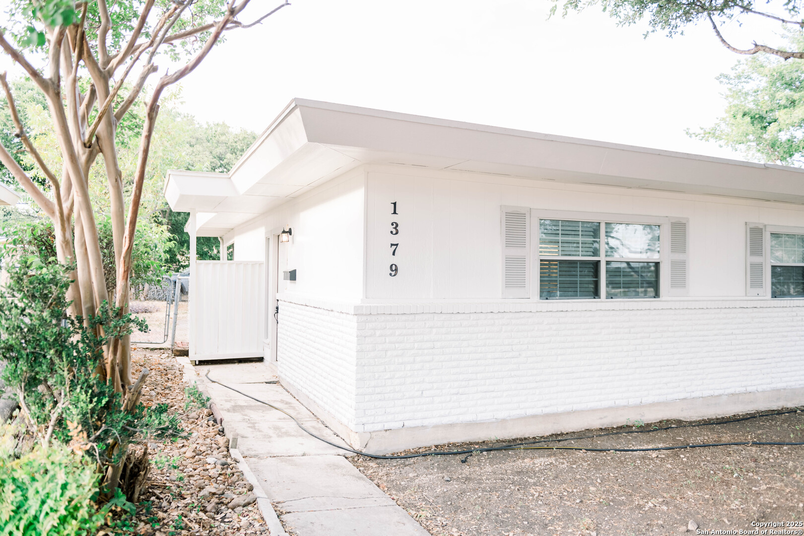 1379 Oblate Dr