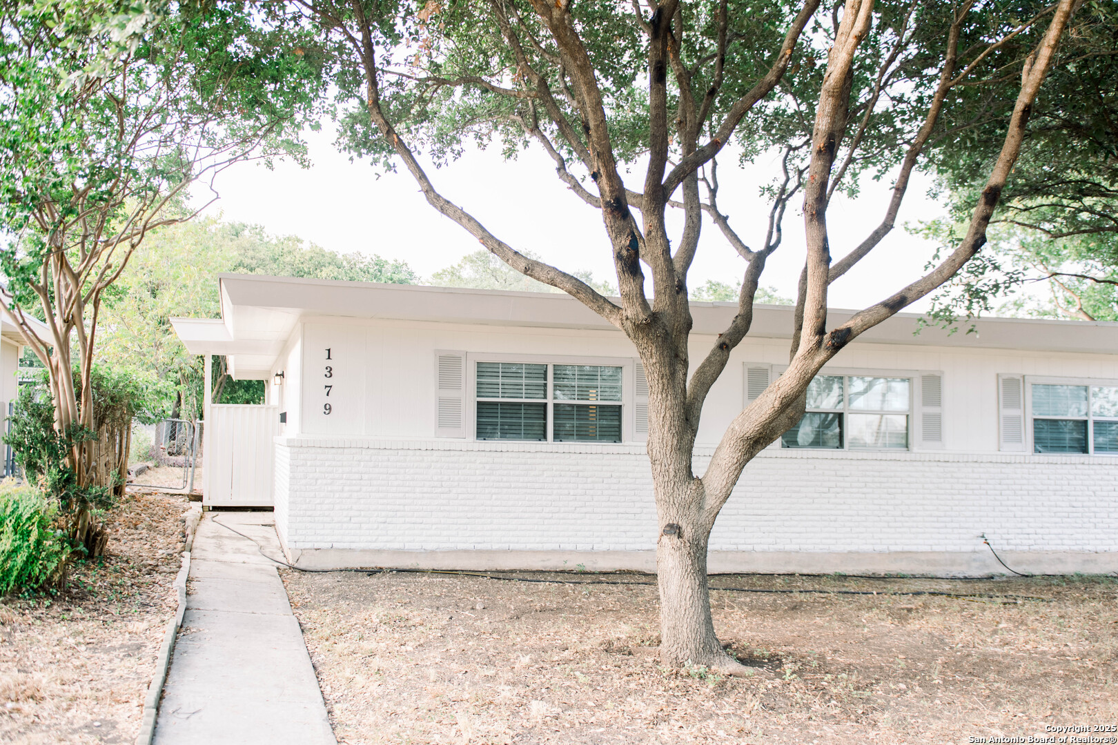 1379 Oblate Dr
