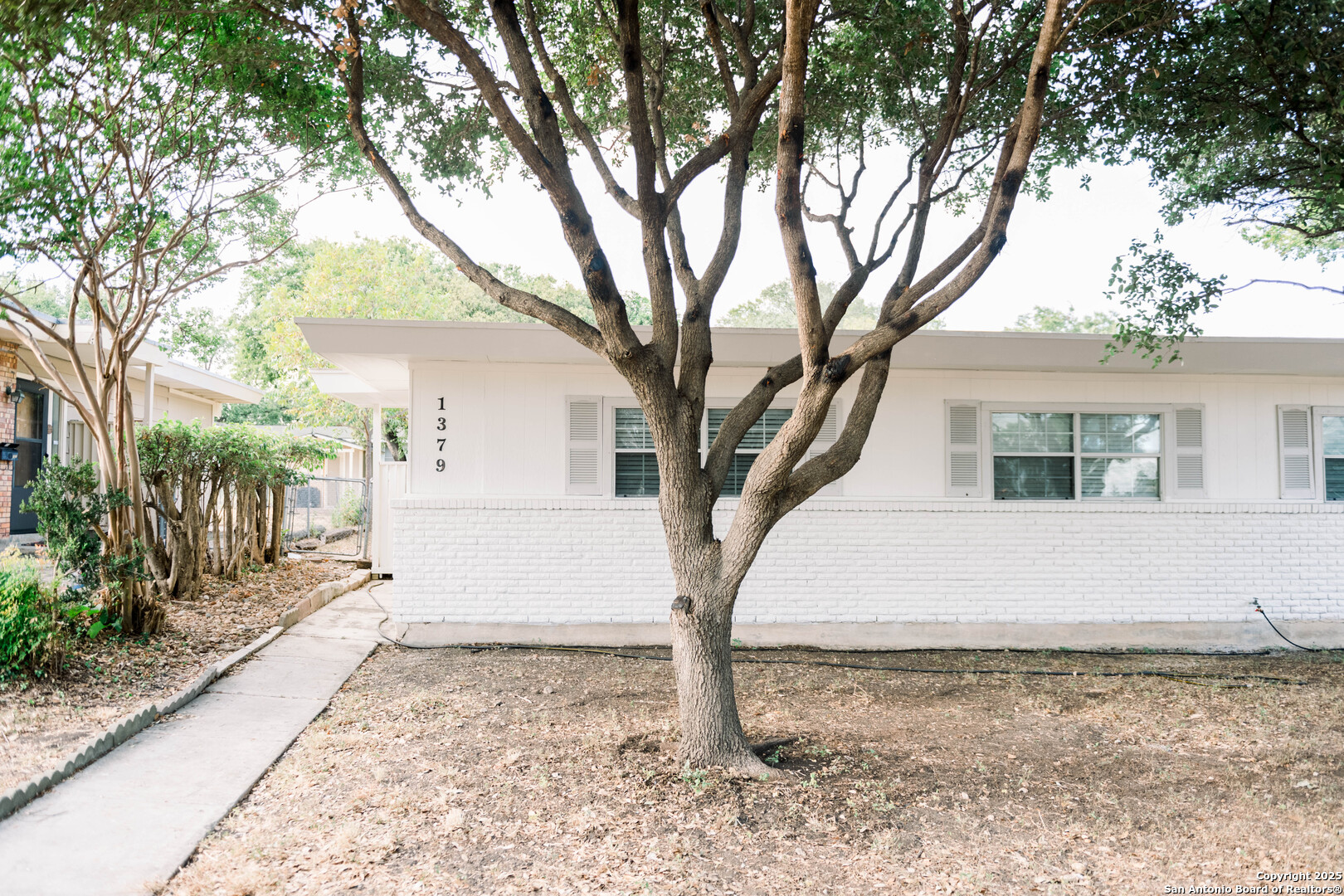 1379 Oblate Dr