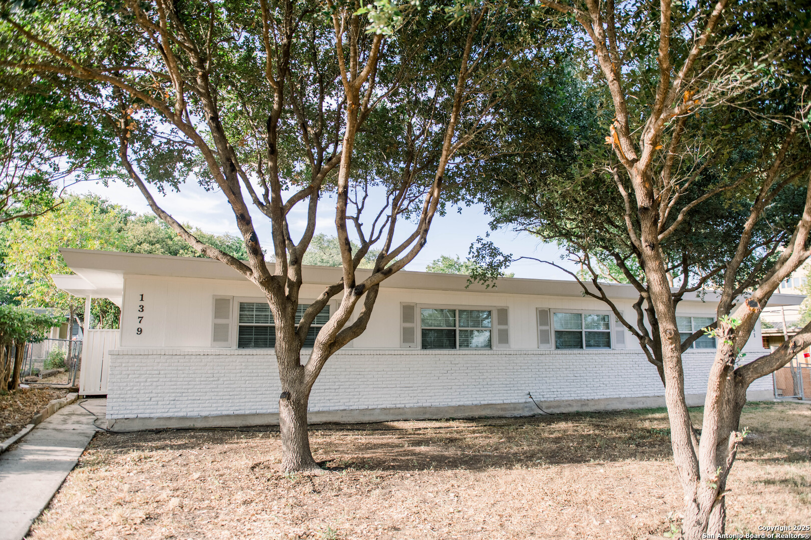 1379 Oblate Dr