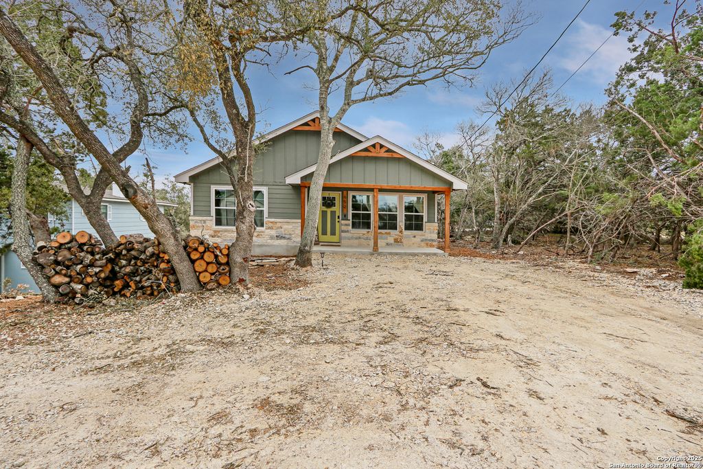Photo of 652 Canyon Bend, Canyon Lake, TX 78133 (MLS # 1893917)