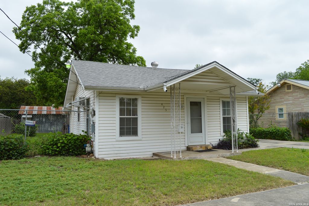 Photo of 425 Robert E Lee, San Antonio, TX 78214 (MLS # 1965838)