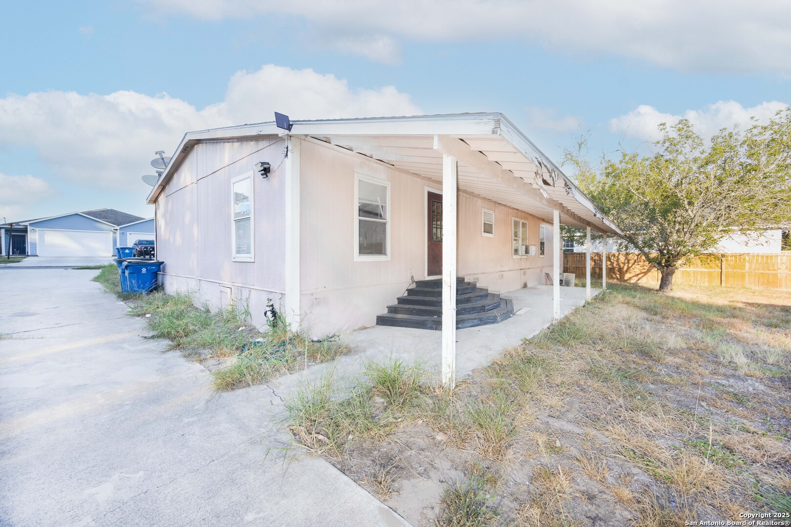 808 Uvalde St