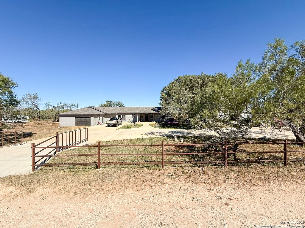 Photo of 200 Pr 6631, Devine, TX 78016 (MLS # 1920769)