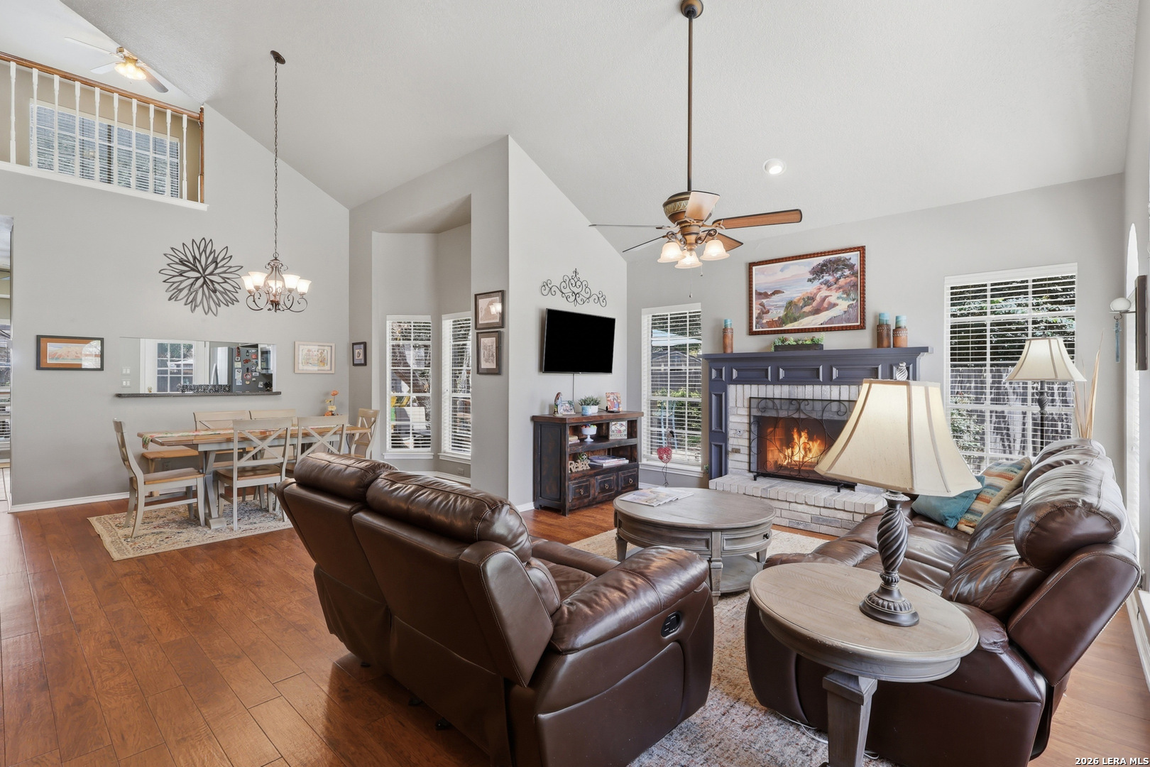 2103 MOLLYS WAY DR