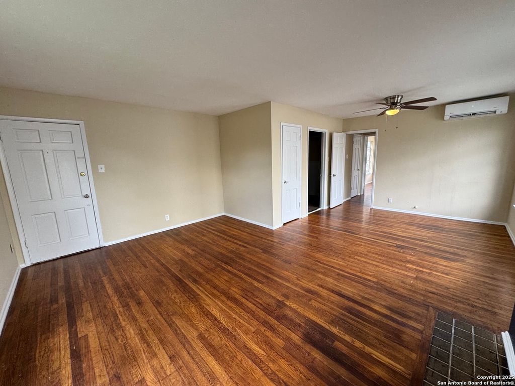Photo of 944 W Huisache 2 #2, San Antonio, TX 78201 (MLS # 1915457)