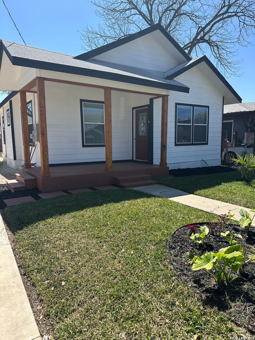 Photo of 918 Sacramento, San Antonio, TX 78201 (MLS # 1951142)