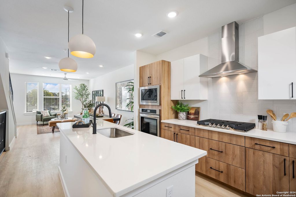 Photo of 719 E Locust St 3110 #3110, San Antonio, TX 78212 (MLS # 1934469)