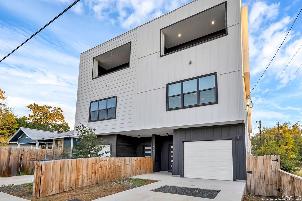 Photo of 810 Iowa 4 #4, San Antonio, TX 78203 (MLS # 1932836)