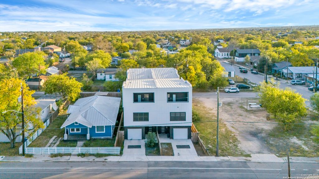 Photo of 810 Iowa 4 #4, San Antonio, TX 78203 (MLS # 1932836)