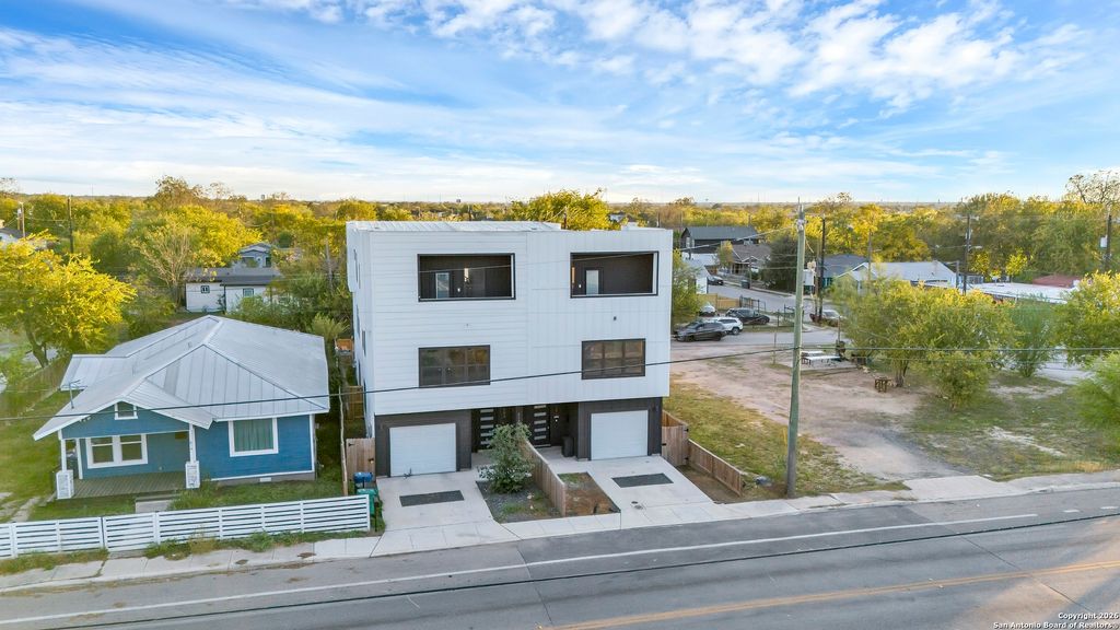 Photo of 810 Iowa 4 #4, San Antonio, TX 78203 (MLS # 1932836)