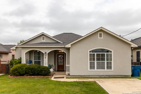 1026 Avenue H Poteet TX 78065