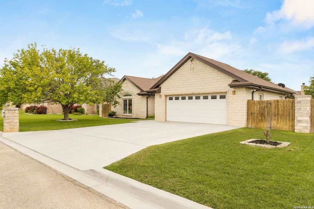 Photo of 809 Saint James, Seguin, TX 78155 (MLS # 1965441)