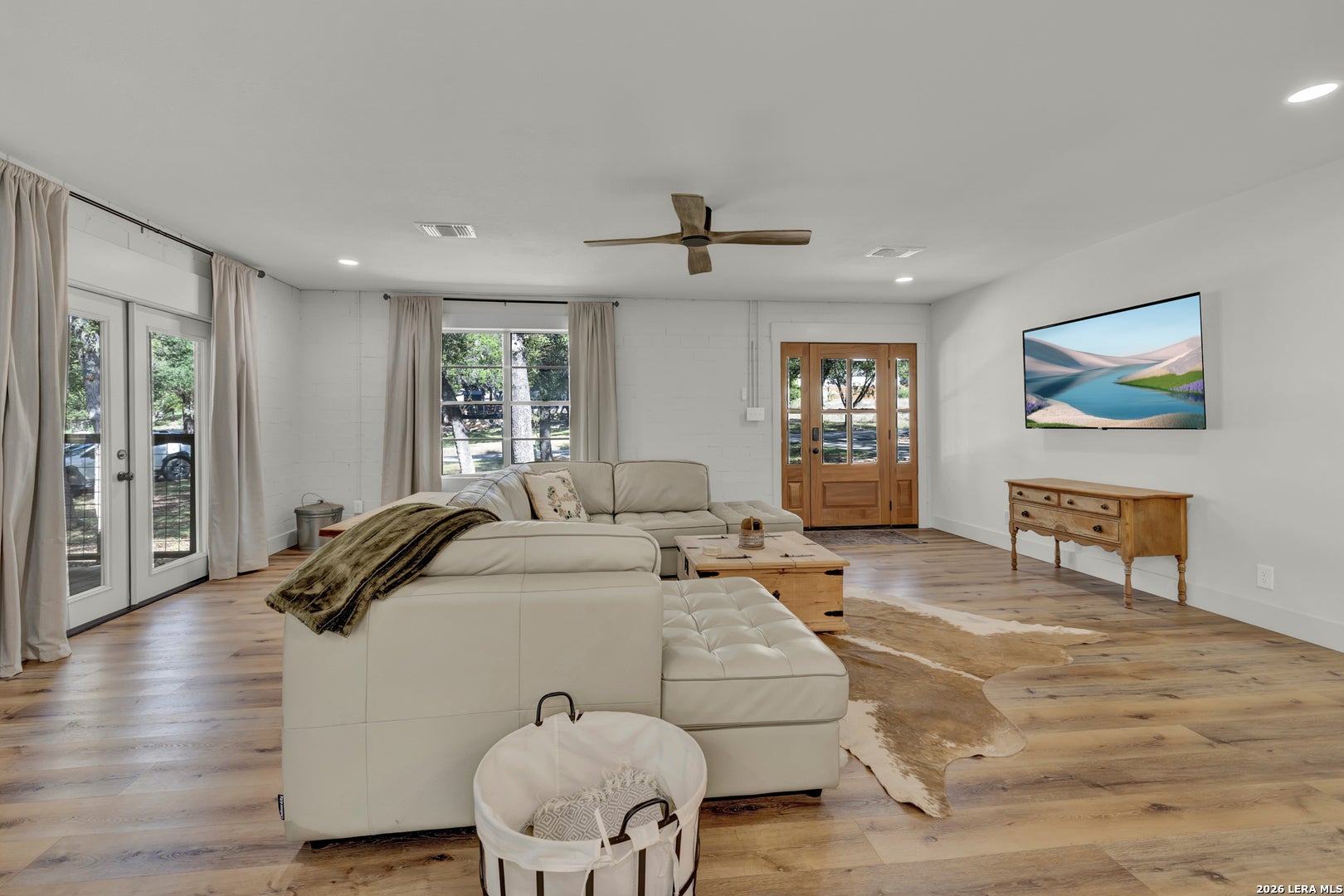 767 VALLEY OAKS DR