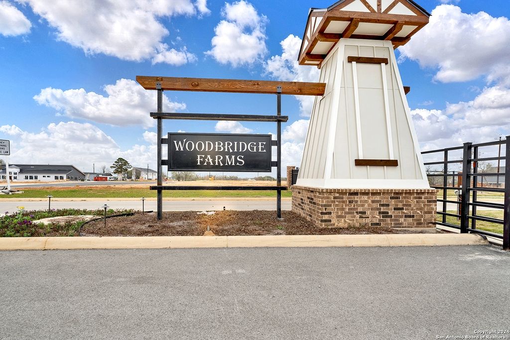 Photo of 213 Ash Parkway, La Vernia, TX 78121 (MLS # 1765810)