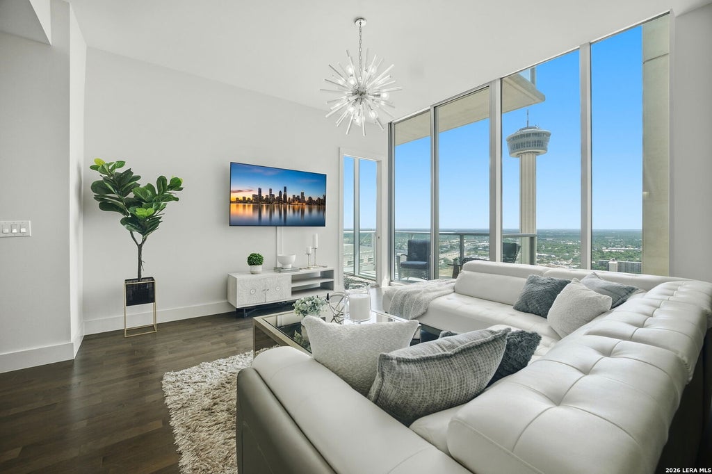 Photo of 610 E Market UNIT 2909, San Antonio, TX 78205 (MLS # 2016240)