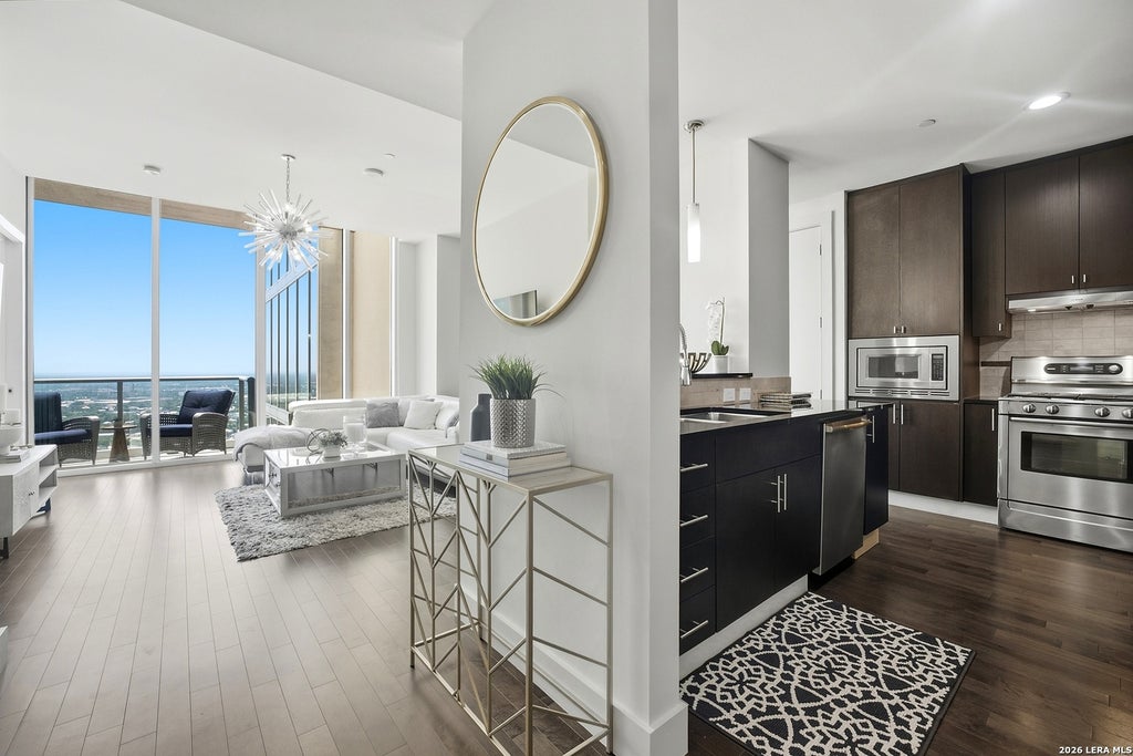 Photo of 610 E Market UNIT 2909, San Antonio, TX 78205 (MLS # 2016240)