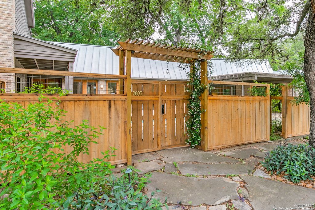 Photo of 2603 Brookhurst, San Antonio, TX 78209 (MLS # 1848117)