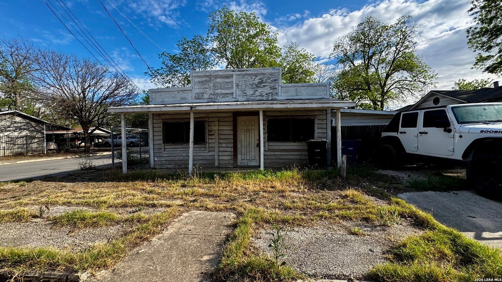 Photo of 300 Queretaro St, San Antonio, TX 78237 (MLS # 1990490)