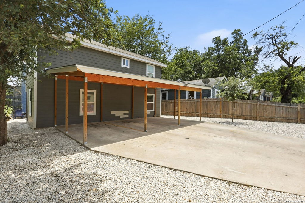 Photo of 1522 S Elmendorf, San Antonio, TX 78207 (MLS # 1995739)
