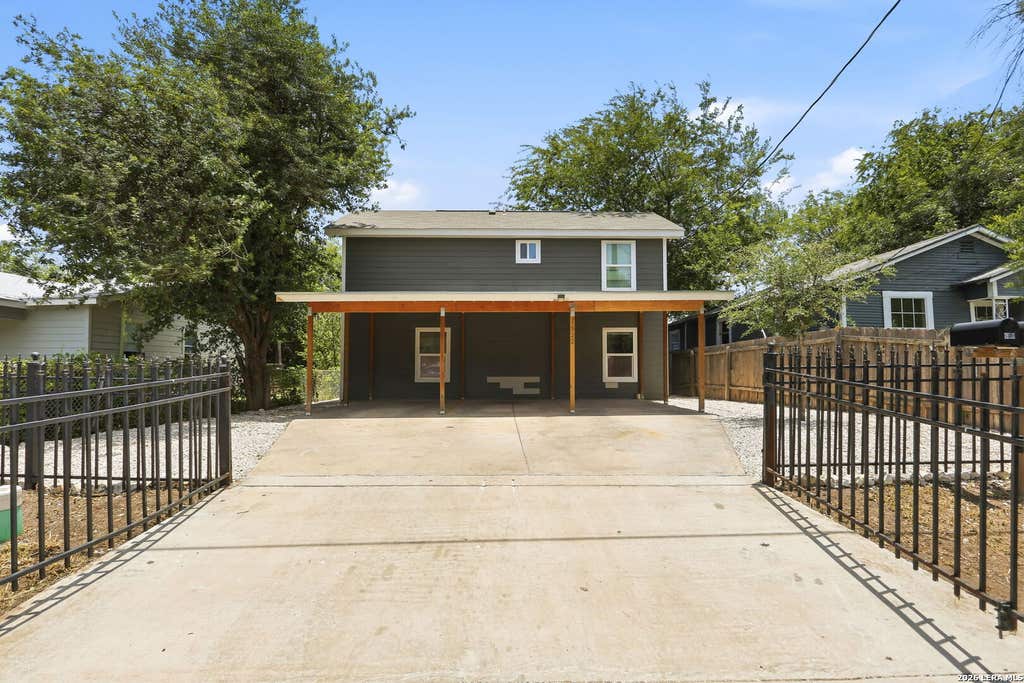Photo of 1522 S Elmendorf, San Antonio, TX 78207 (MLS # 1995739)