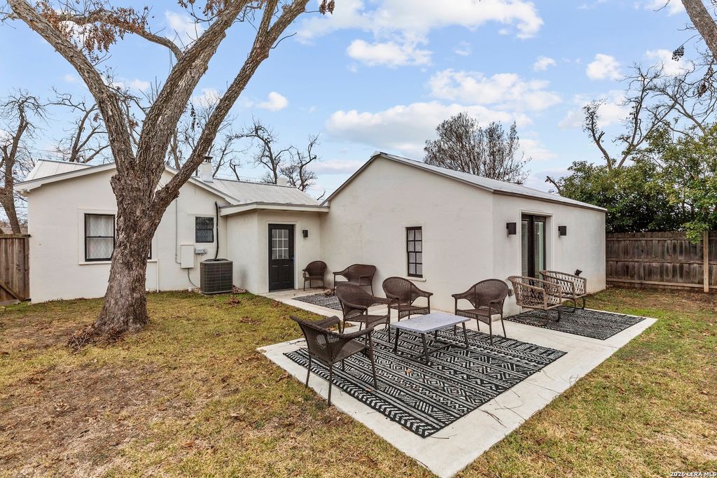 Photo of 328 W Morse St, Fredericksburg, TX 78028 (MLS # 1930567)