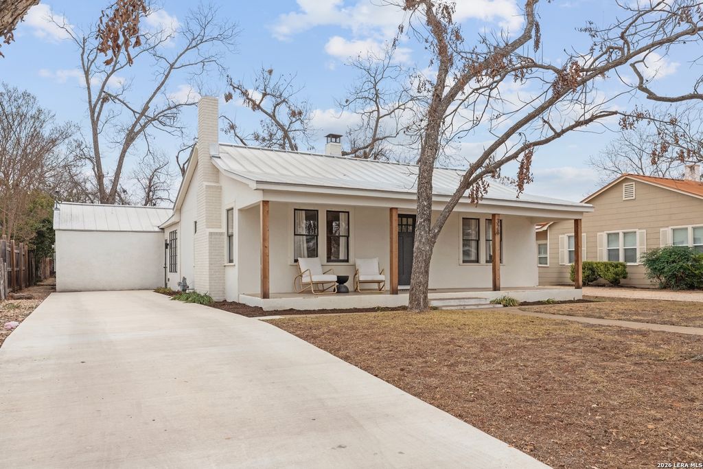 Photo of 328 W Morse St, Fredericksburg, TX 78028 (MLS # 1930567)