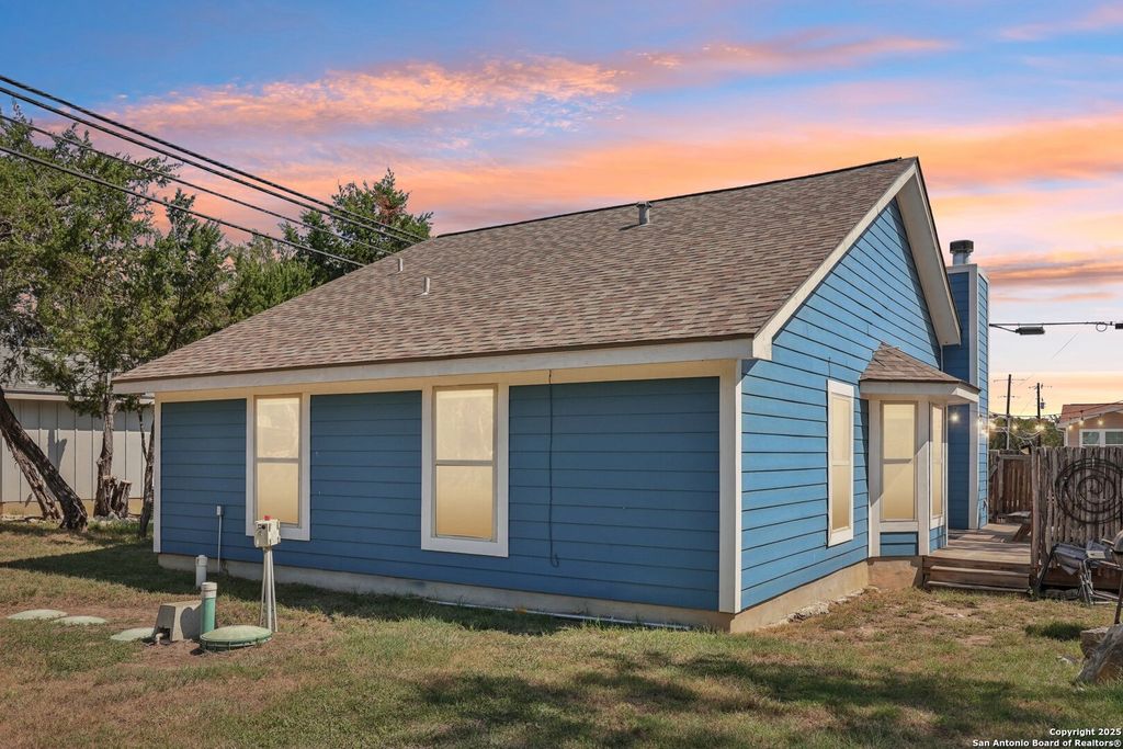 Photo of 1187 Green Hill Dr, Canyon Lake, TX 78133 (MLS # 1907920)