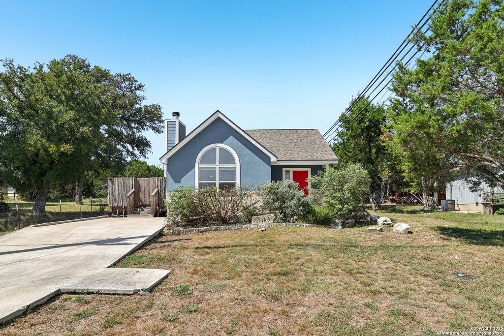 Photo of 1187 Green Hill Dr, Canyon Lake, TX 78133 (MLS # 1907920)