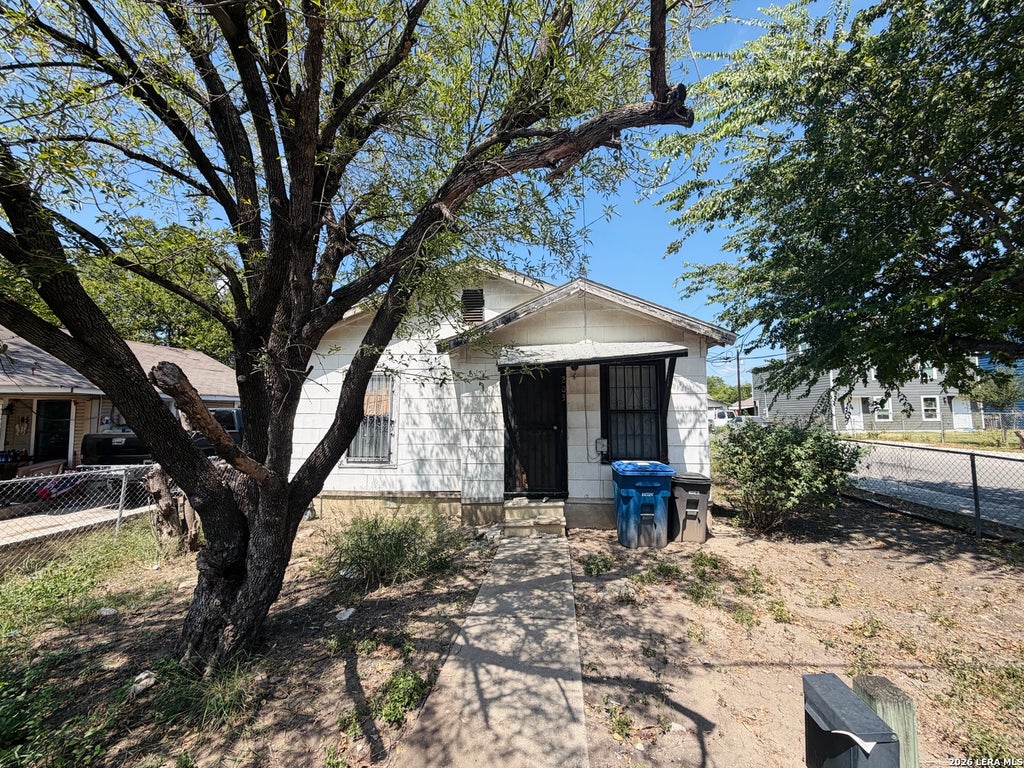 Photo of 203 Huntington, San Antonio, TX 78207 (MLS # 2016398)