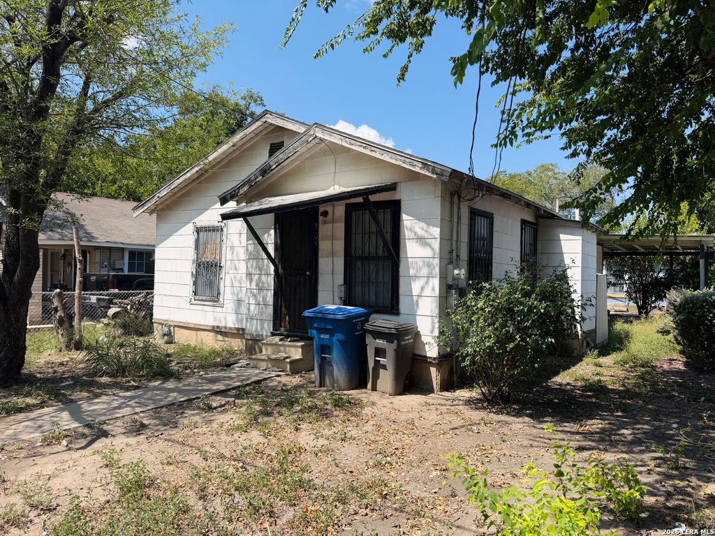 Photo of 203 Huntington, San Antonio, TX 78207 (MLS # 2016398)