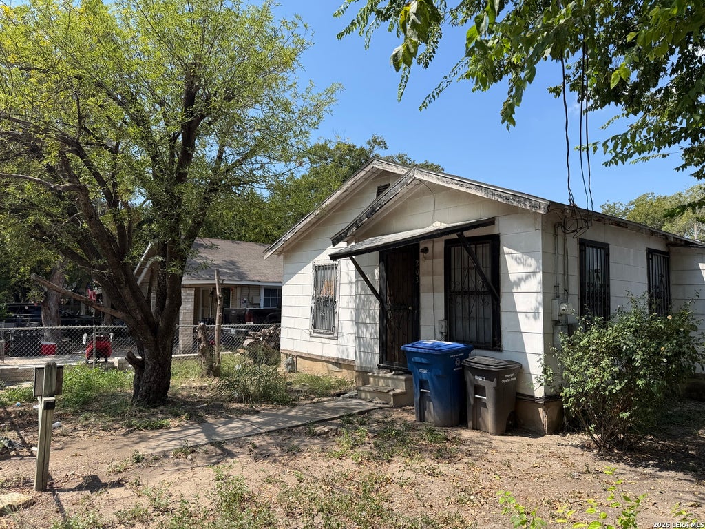 Photo of 203 Huntington, San Antonio, TX 78207 (MLS # 2016398)