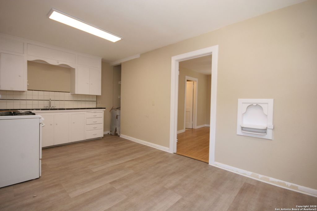 Photo of 326 ARLINGTON CT WEST #WEST, San Antonio, TX 78210 (MLS # 1916453)