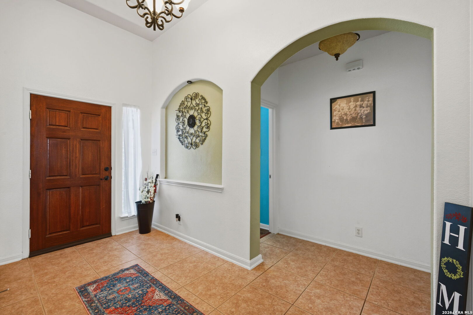 305 HILTON DR