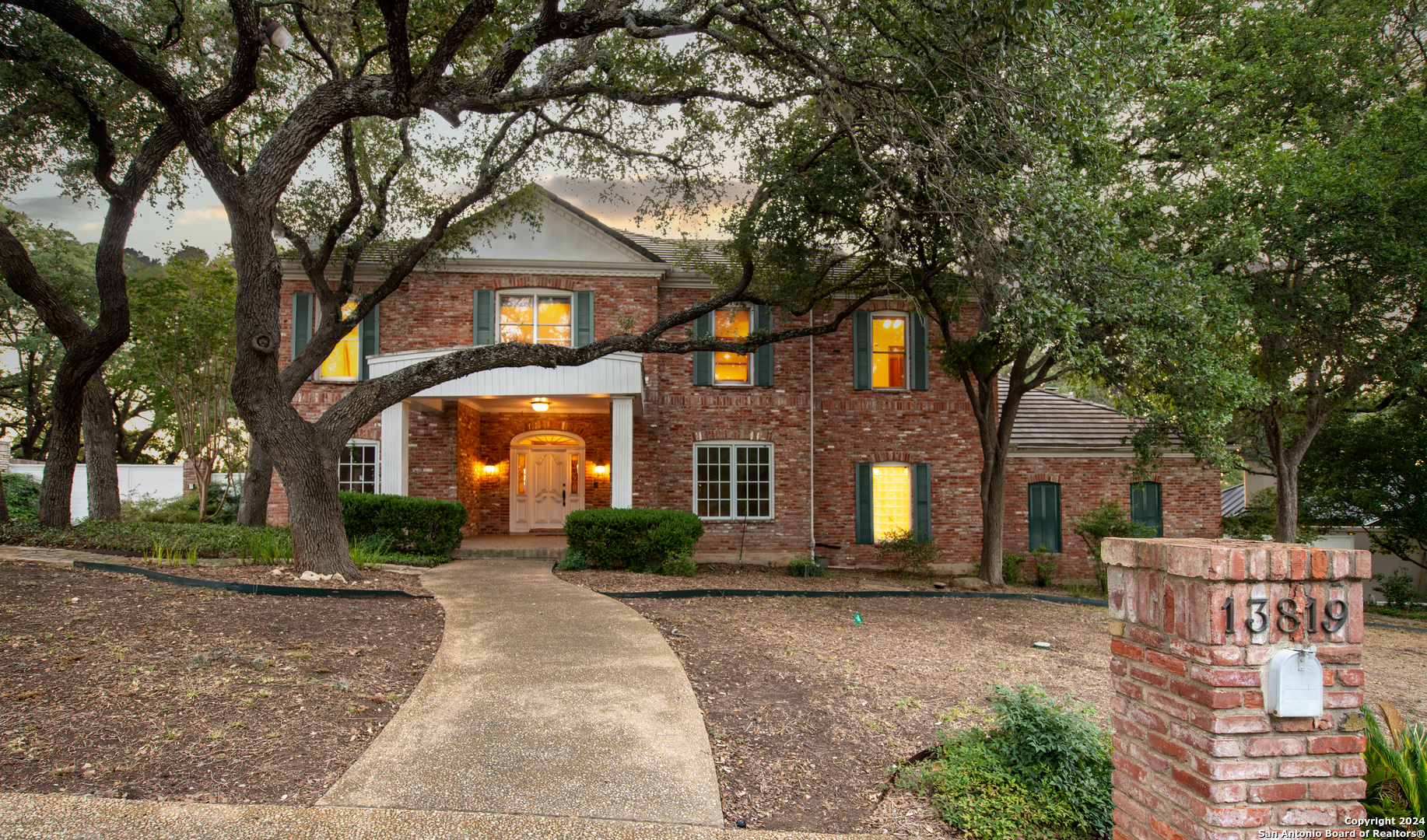 13819 bluff