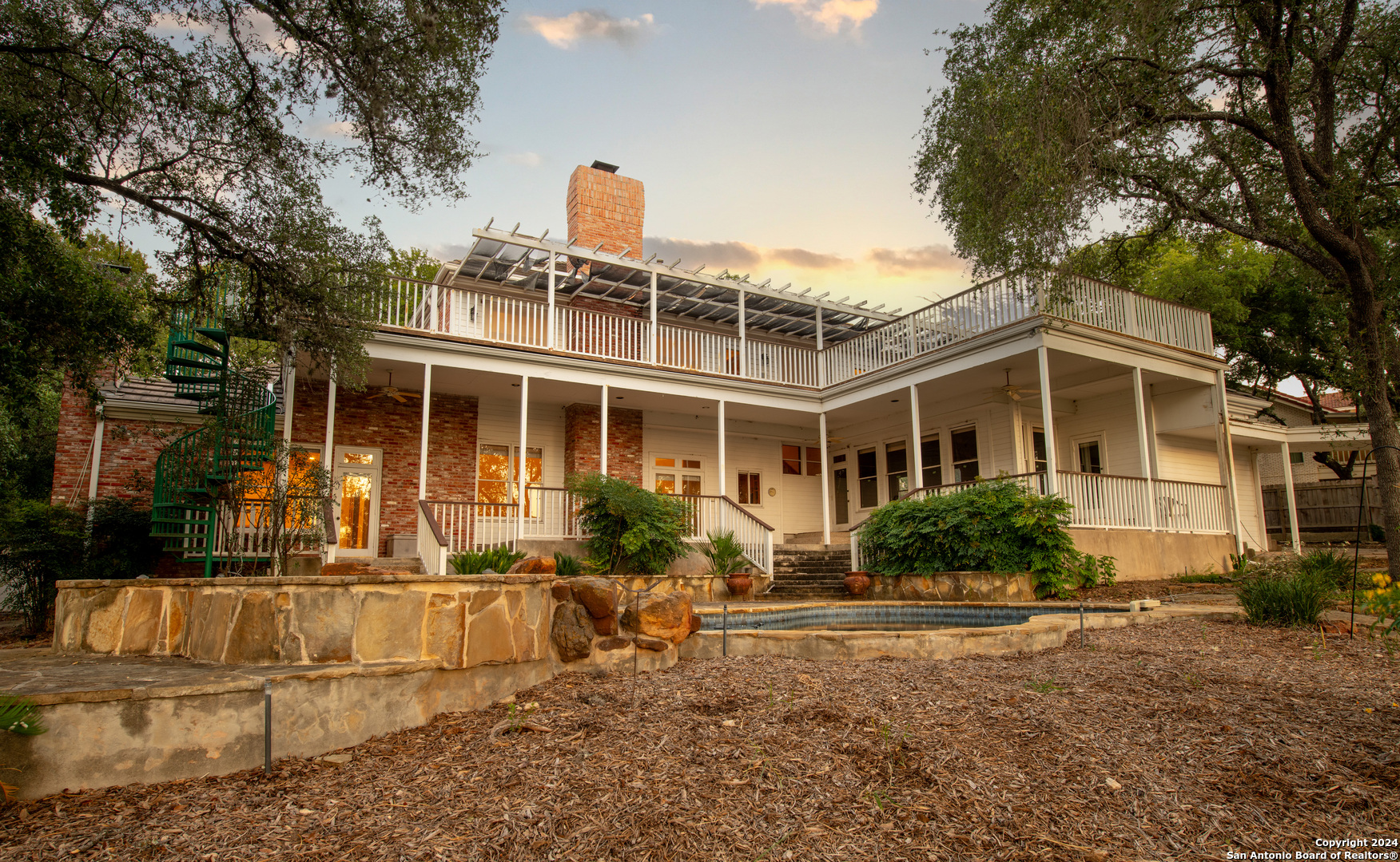 13819 bluff
