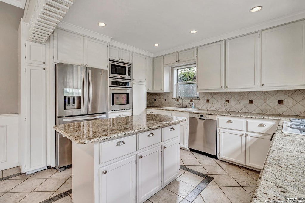 Photo of 112 CLOVERLEAF AVE, Alamo Heights, TX 78209 (MLS # 2005380)