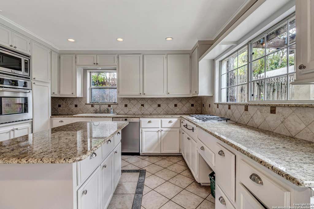 Photo of 112 CLOVERLEAF AVE, Alamo Heights, TX 78209 (MLS # 2005380)