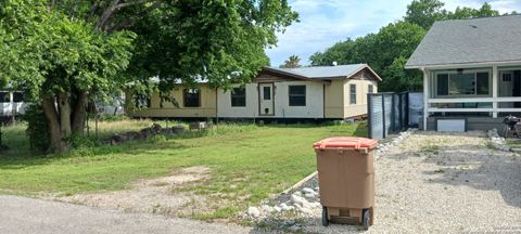 1526 Roadside Canyon Lake TX 78133