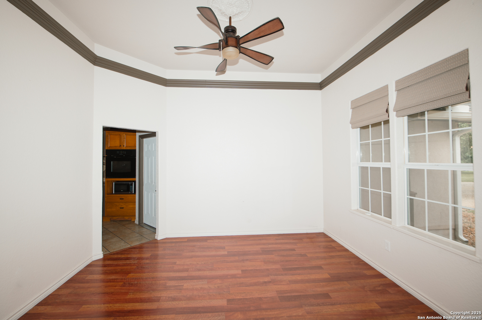 1098 Lone Oak