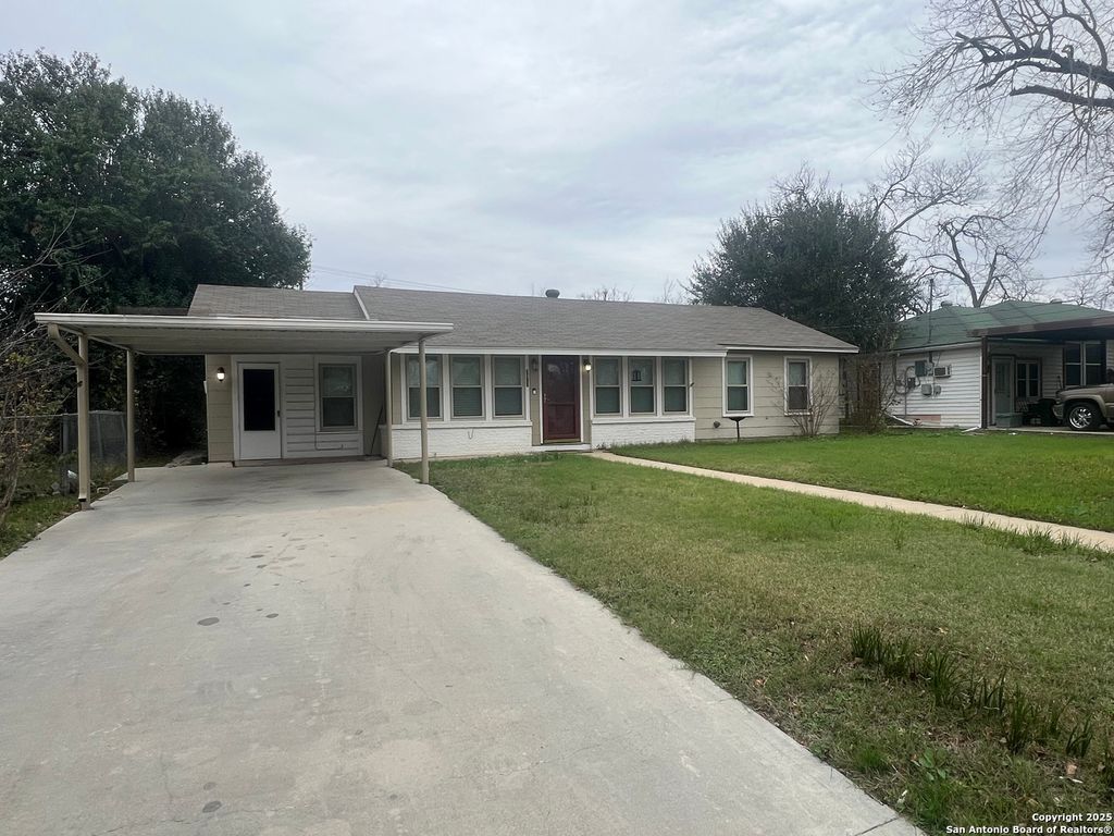 Photo of 1012 E Walnut, Seguin, TX 78155 (MLS # 1930501)